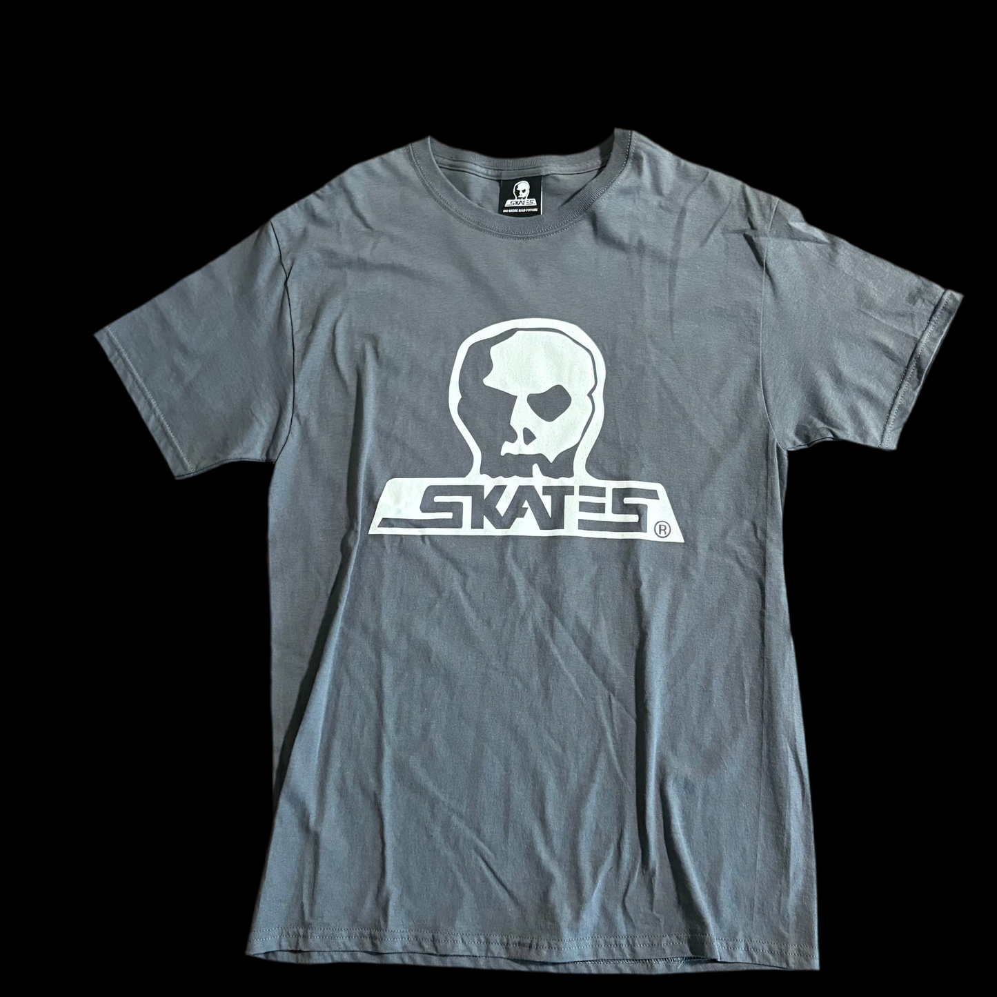SKULL SKATE BURBS CHARCOAL TEE