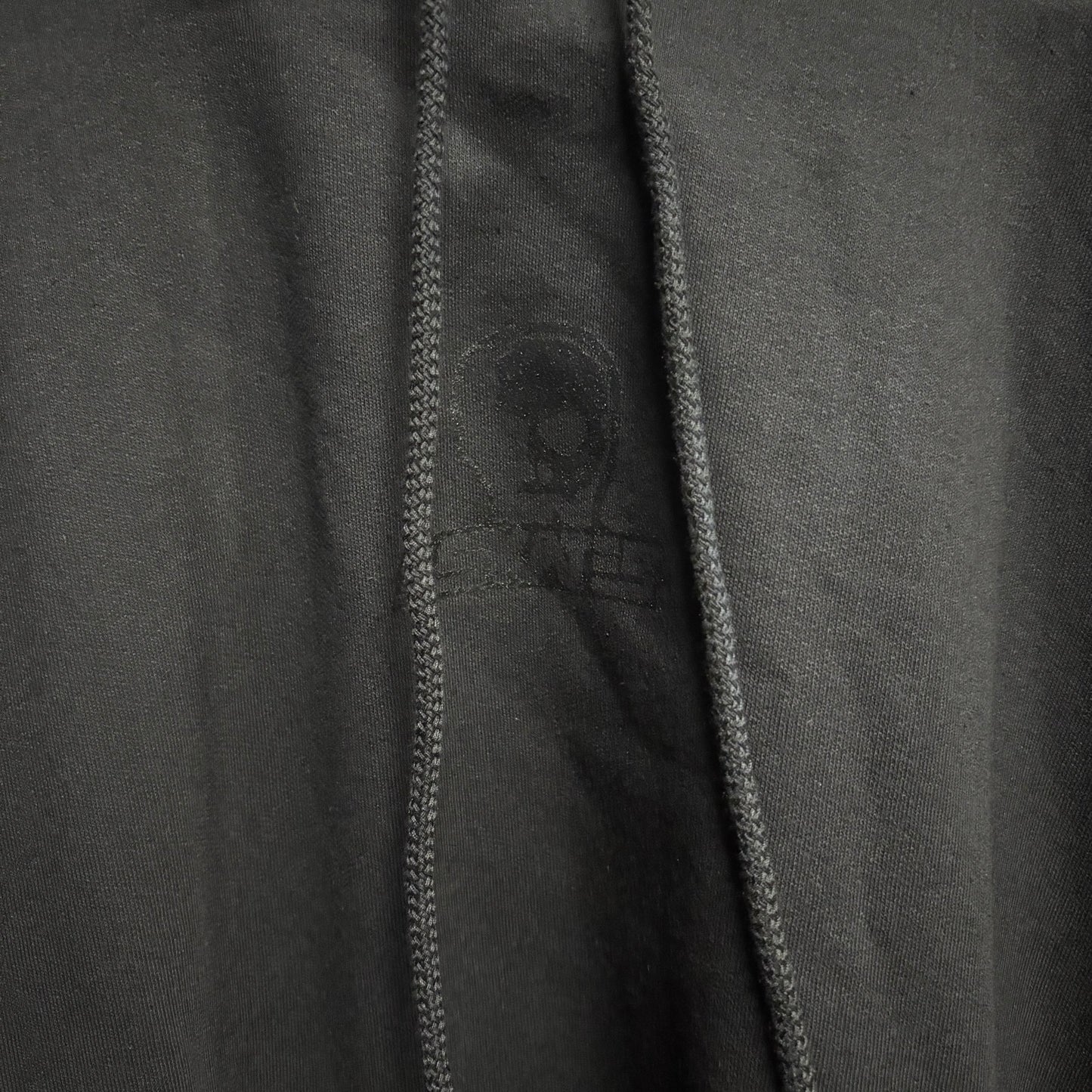 SKULL SKATES 　ブラックアウト（ブラックxブラックプリント）フーディー