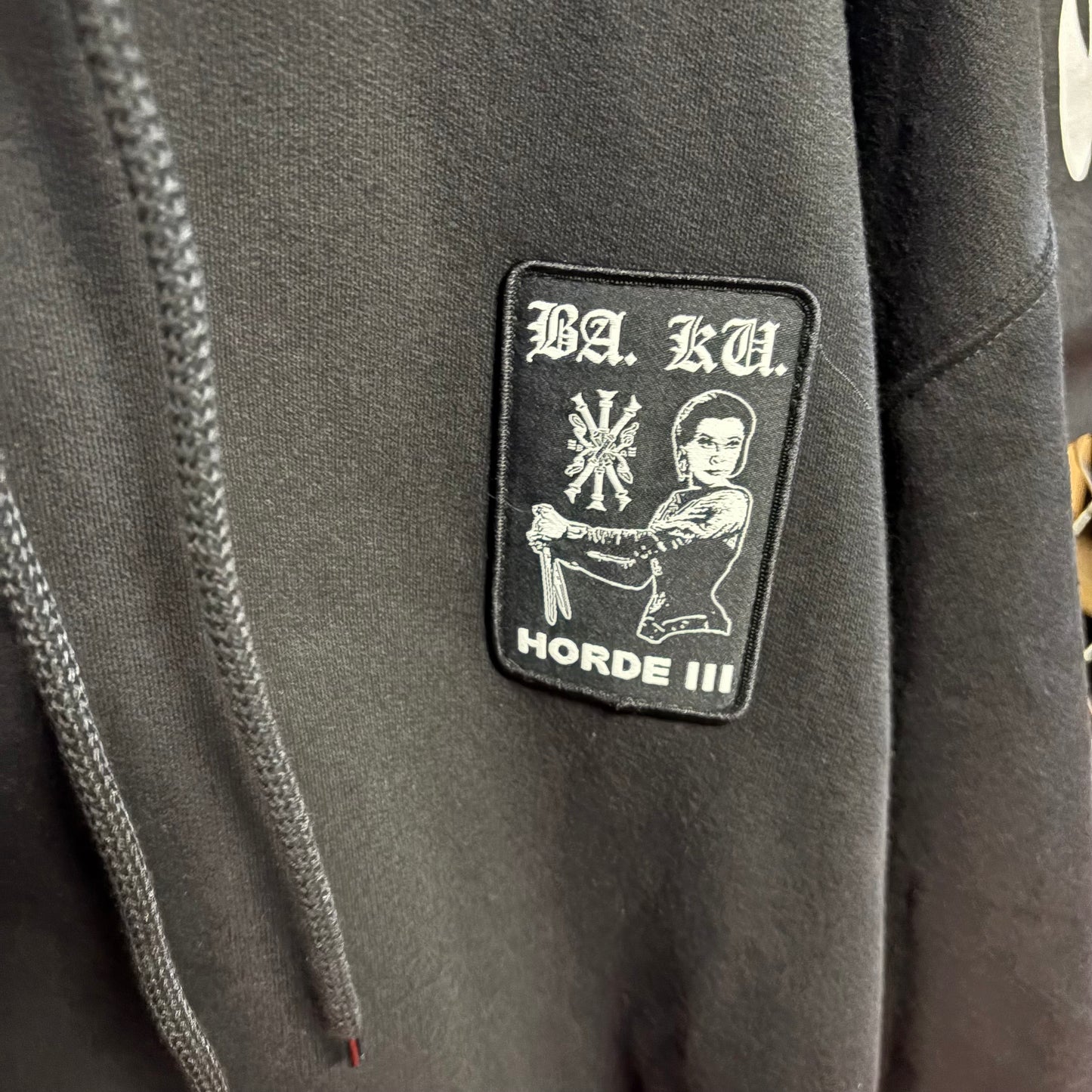 BA.KU. HORDE3フードスウェット(ブラック)